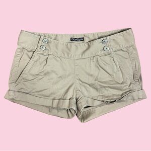 Express beige shorts